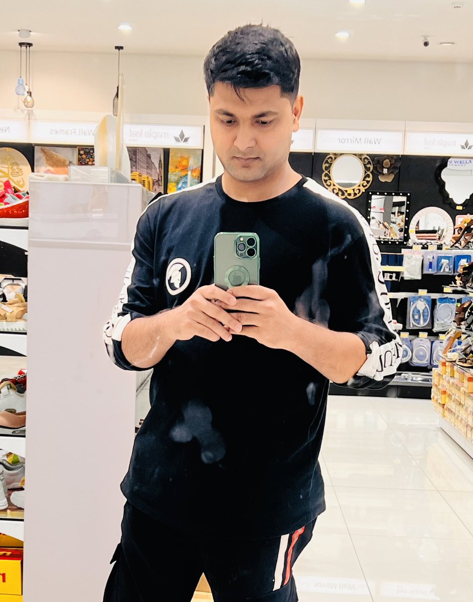 Nurulalam07's tweet photo. Black 🖤 https://t.co/Wxg6R8UhdR