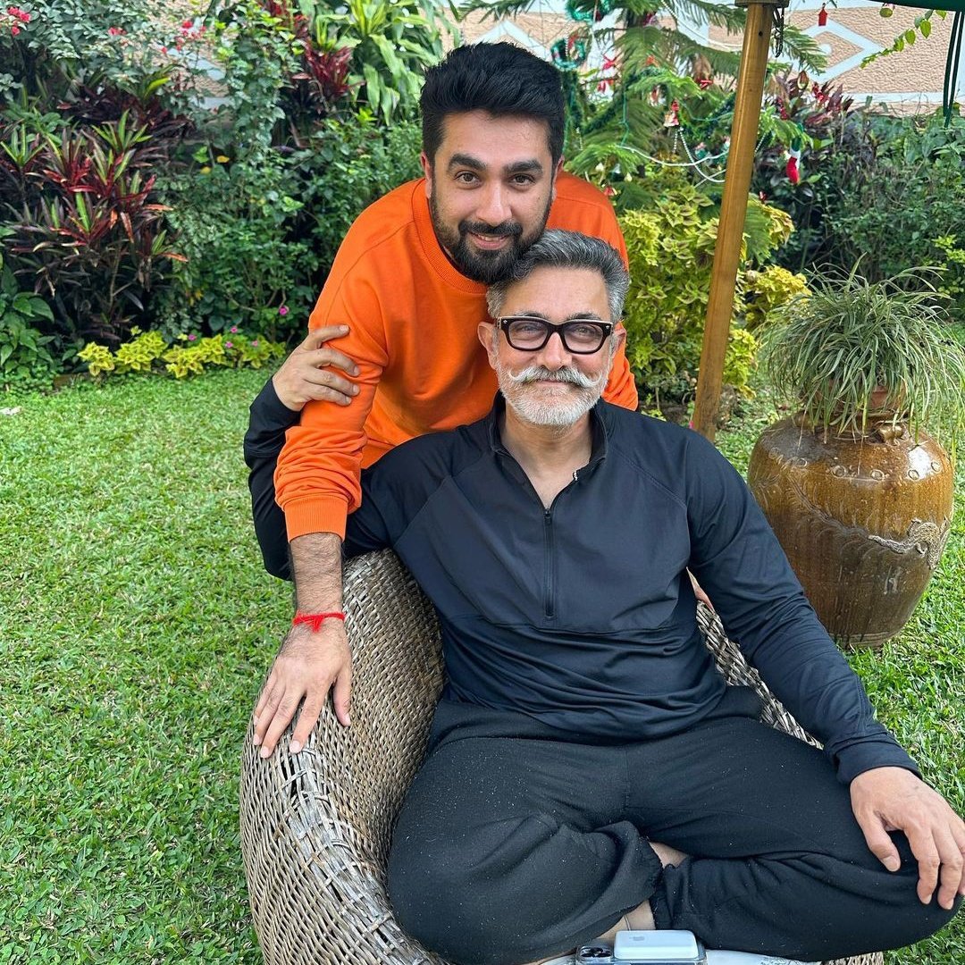 SudhaAjmera7's tweet photo. New pic wow awesome so cute so sweet #AamirKhan Ji 👌🥰 https://t.co/qIjtLxf7VF