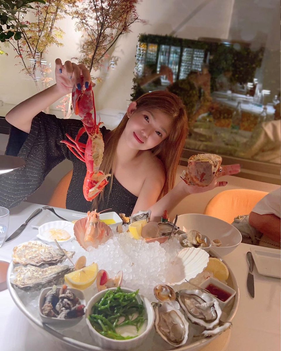 evening eating with my friend 😋😋