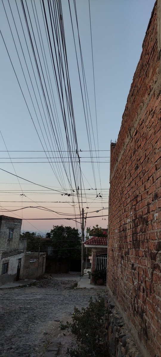 marco_tornel's tweet photo. @GobTlaquepaque  @CFEmx @izzi_mx @Megacable @Telmex @Trafico_ZMG @nmasguadalajara @TVAztecaJalisco @CANAL44TV calles Juan José Castillo entre Rogelio vaca y rosa Medina col. Buenos aires, Tlaquepaque. se agradece la rehabilitación de calles, instalaciones ocultas estarían mejor. https://t.co/GiBth1hiEb