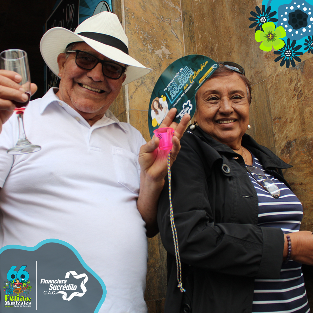 Coopsucredito's tweet photo. Estamos presentes en la Feria de Manizales. 💃🍻

Hoy les contamos a los manizaleños y a las personas de otras ciudades cómo Sucrédito los acompaña a cumplir sus sueños. 🤩🎊

¿Tú ya lo sabes?🤔 Conócenos ⬇️
💻 https://t.co/mITsNqt3CZ 
📞 PBX 3336025111 https://t.co/MuSCmHzwzT