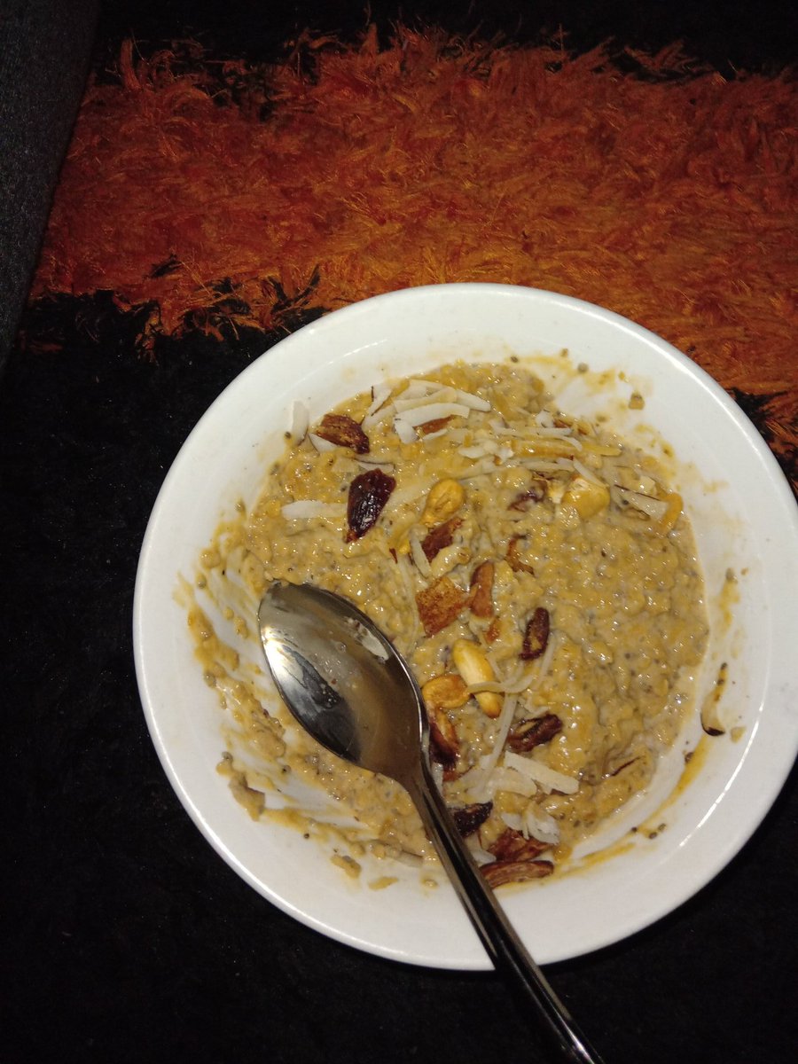 Sewa_DoingLife's tweet image. Fortified oats for mi'lady downstairs.🫣🙊#Macaroot #Dates #Coconut #Flaxseed #ChiaSeeds
#HempSeeds #MilkAndHoney #CashewNuts