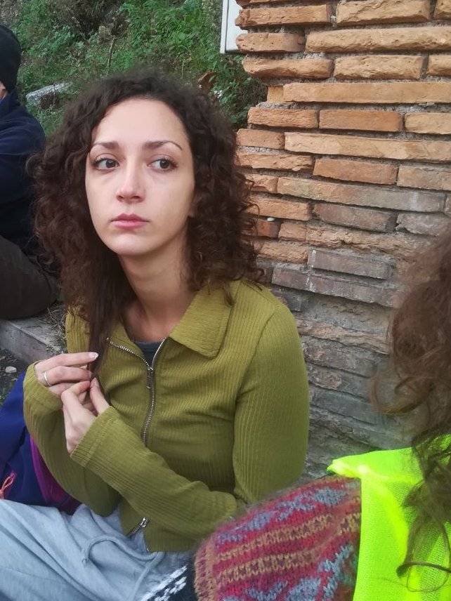 UltimaGenerazi1's tweet photo. ❗️3 attivistə di Ultima Generazione sotto arresto❗️

Laura (26 anni), Davide (23) e Alessandro (21) sono in stato di arresto a seguito dell'imbrattamento al Senato, con accusa di danneggiamento.
#clima #senato #crisiclimatica #ClimateEmergency #gas https://t.co/jdKexLTajL