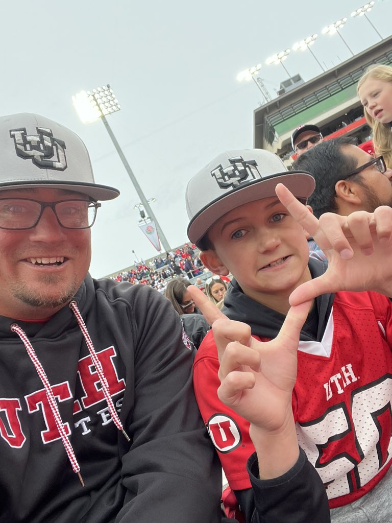 smirob88's tweet photo. Go Utes!! #RoseBowl #goutes https://t.co/8pJPimqsN7