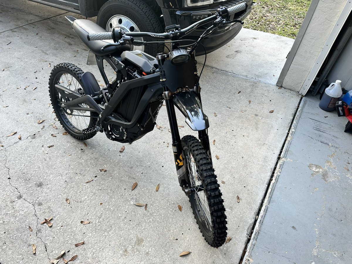 EricMMosley's tweet image. Got a chance to meet the homie @deadrin10 today and raced him on his @segway scooter using my @surronebikes. He even let me try out the Segway. what a nice guy! I’ve met a ton of players over the years and by far this was the coolest experience!