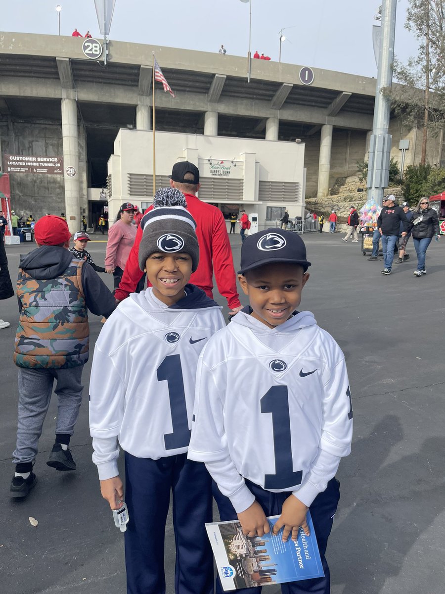 My boys are excited to be at #RoseBowl!  Go <a href="/PennStatefb/">s_nh_l_m</a>!  🏈💙🤍