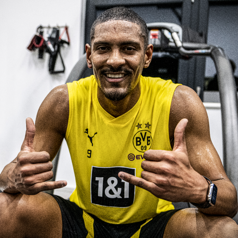 GoalNews's tweet photo. Sebastien Haller was diagnosed with testicular cancer in July.

He's returned to Dortmund training for the first time this week 💛