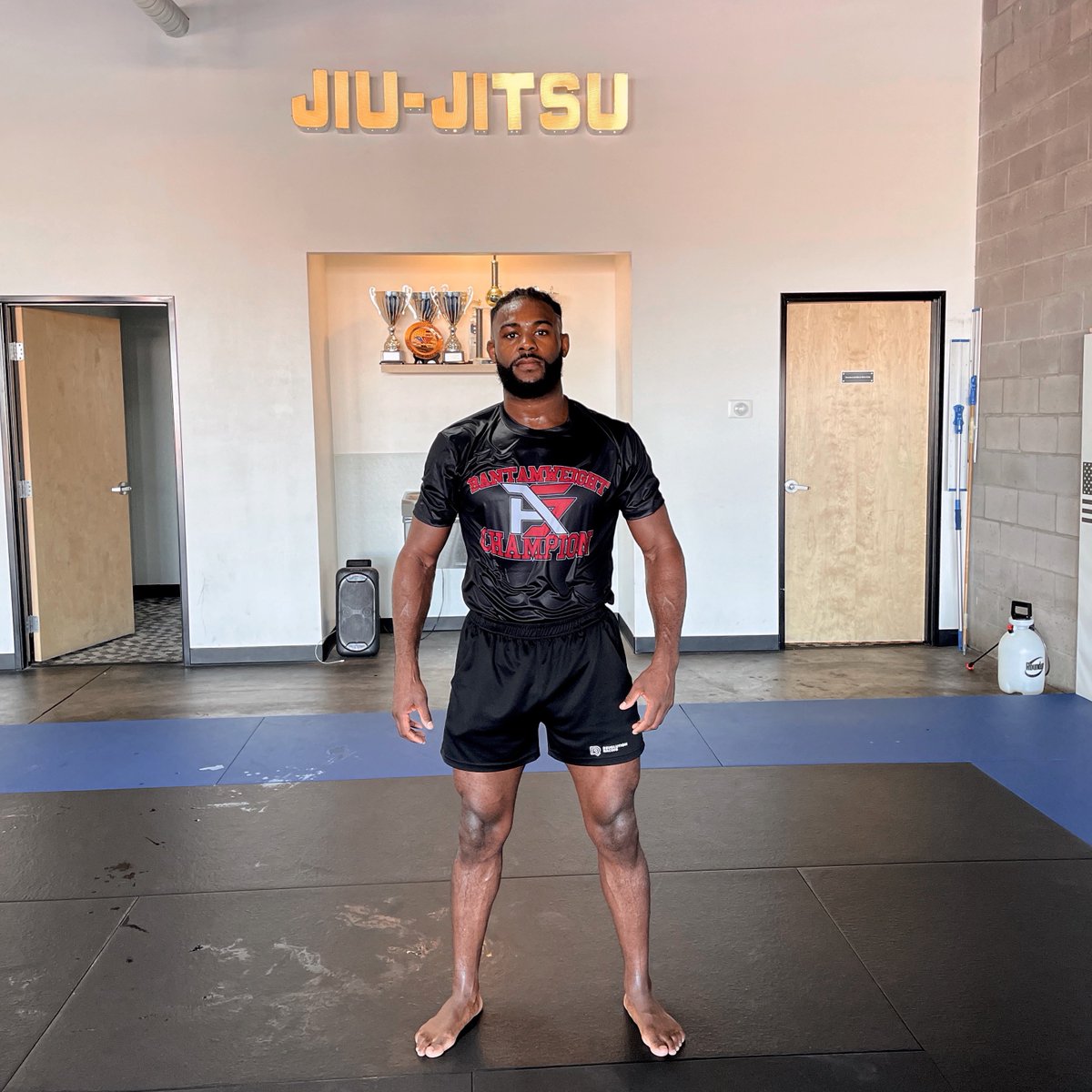 funkmasterMMA's tweet photo. Getting ready for @chitoveraUFC! π
β’
#JiuJitsu #TooMuchWeight #HappyNewYear #AndStill https://t.co/3s6ragYbAo