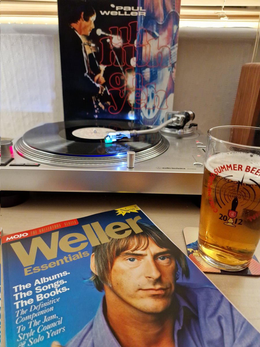 BorseyPeter's tweet photo. Last night off work before returning to the nightly grind Tuesday. A night of beer, reading and trawling through the vast back catalogue of @paulwellerHQ #BackToWorkTomorrow #recordcollector #vinylrecord #paulweller #thejam #thestylecouncil #uhhuhohyeh #godiscs https://t.co/FeglSTuaCO