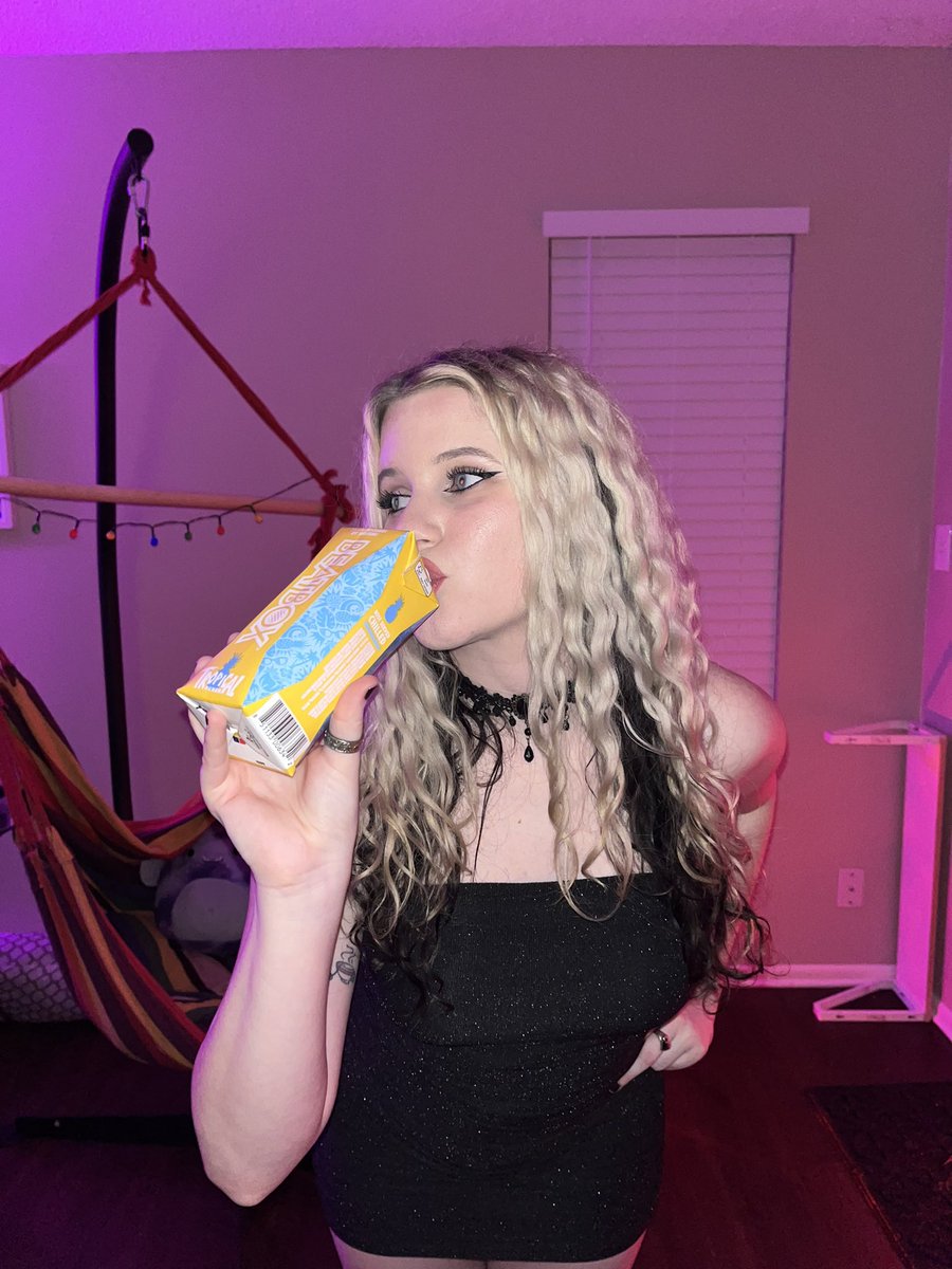 Londynvs's tweet photo. new year party wouldn’t be the same without @BeatboxBevs https://t.co/qUd2dJZbHe