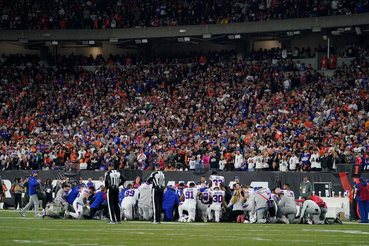 Buffalo Bills players pray after their teammate Damar Hamlin collapsed on the field and was administered CPR before being driven away in an ambulance. The game has been temporarily suspended as teams decide whether to play on. Latest here: abc7ne.ws/3IfCLPi