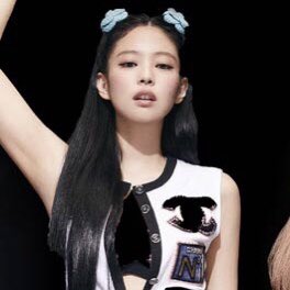honorslisa's tweet photo. difference between JENNIE’s edited and original photo. the editor of YG needs to be suspended right away @BLACKPINK https://t.co/0hWTJUKSGS