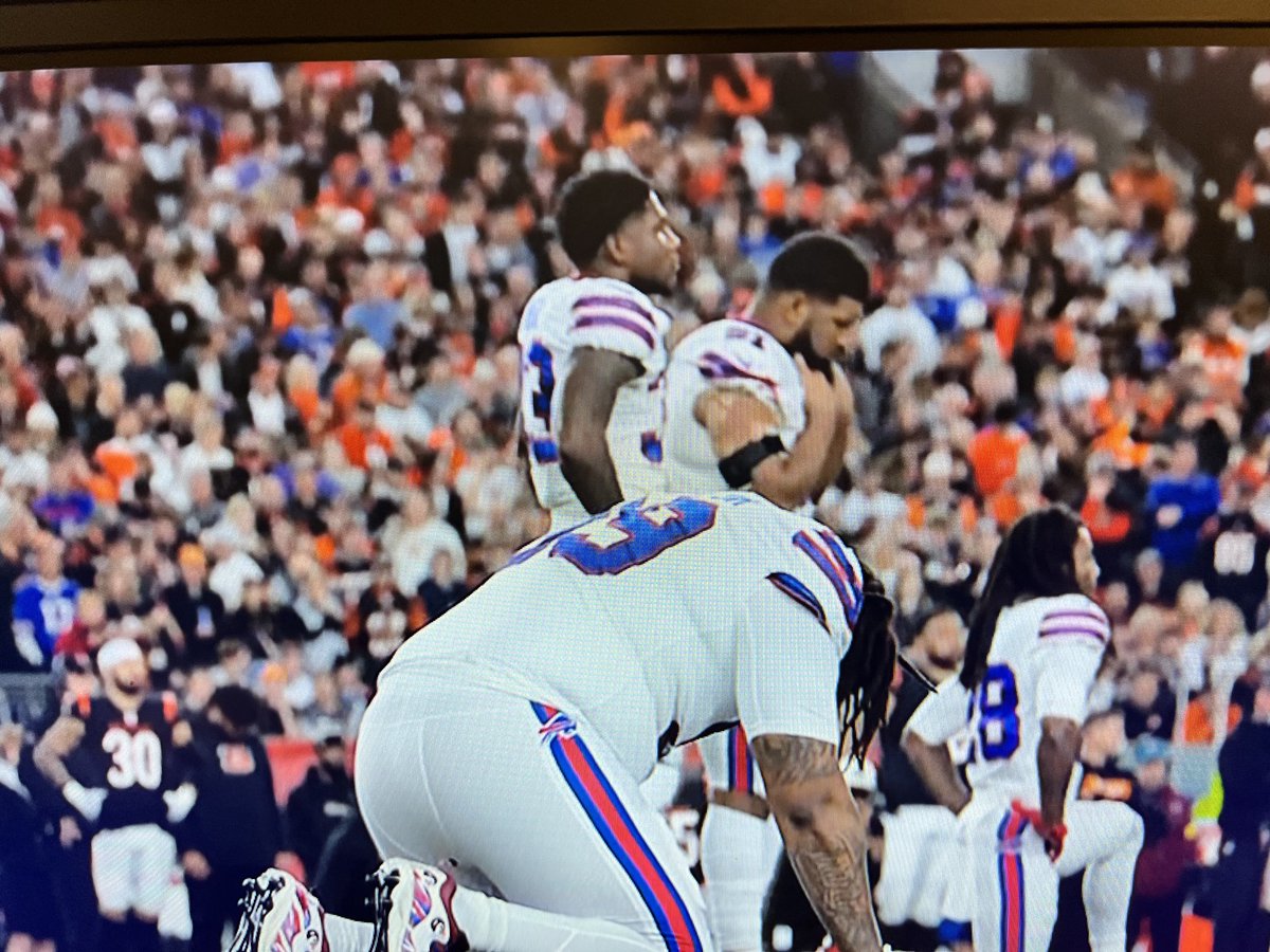 This scene in Cincinnati right now. Bills safety Damar Hamilton has been worked on for nine minutes according to the broadcast. Ambulance in place on the field, players in disbelief. Hamlin made a tackle, stood up for about 3 seconds, then collapsed. 🙏 ⁦<a href="/BuffaloBills/">Buffalo Bills</a>⁩