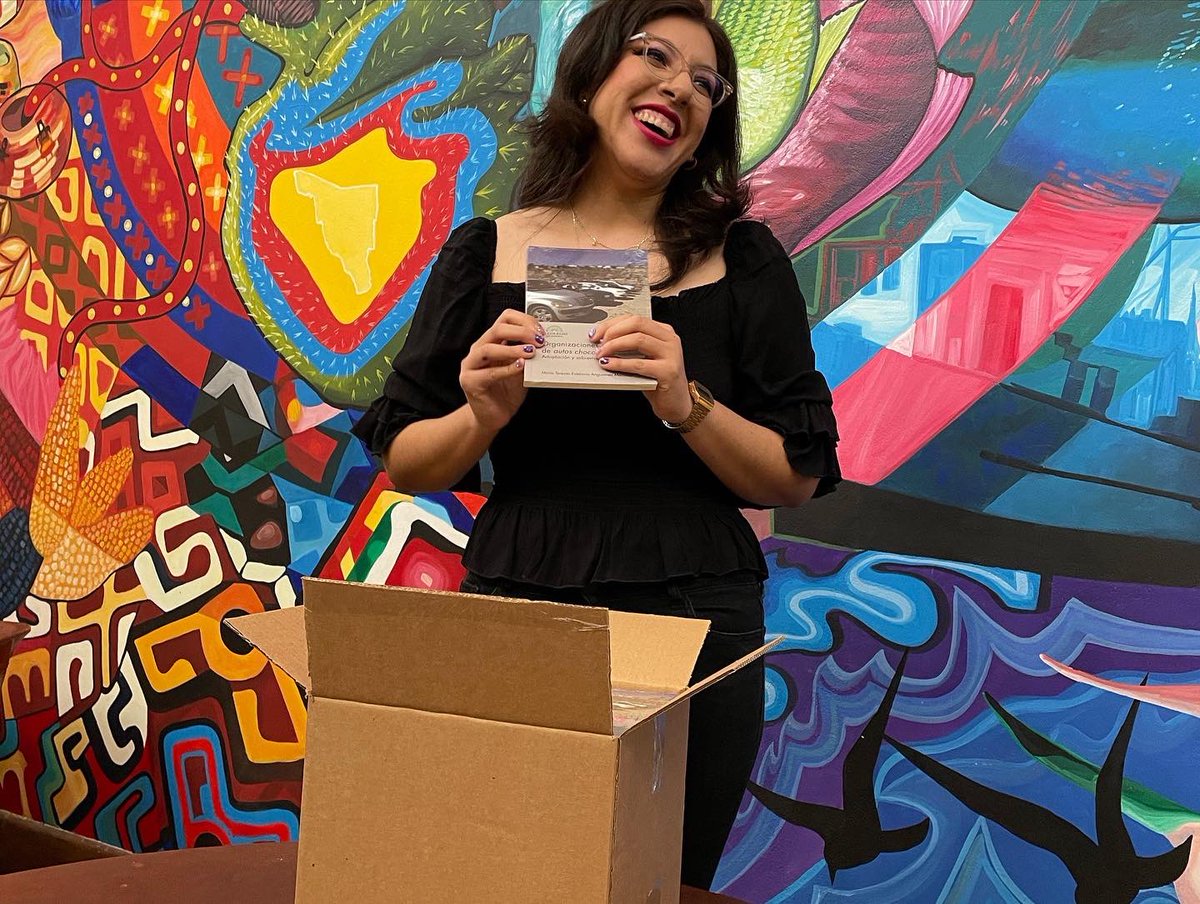 Colsonora's tweet photo. En días pasados, la maestra María Teresita Anguamea recibió ejemplares de “Organizaciones afiliadoras de autos chocolate. Adaptación y sobrevivencia en Sonora”, su investigación de maestría. ¡Felicidades a nuestra egresada!
#libroscolson #egresadoscolson #consumeciencia https://t.co/SFJ84C764P