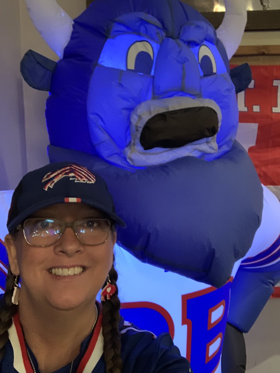 PoloMom3's tweet photo. @BuffaloBills @MillerLite Representing our @BuffaloBills at @prohibitionbc https://t.co/IgfQVTNIl4