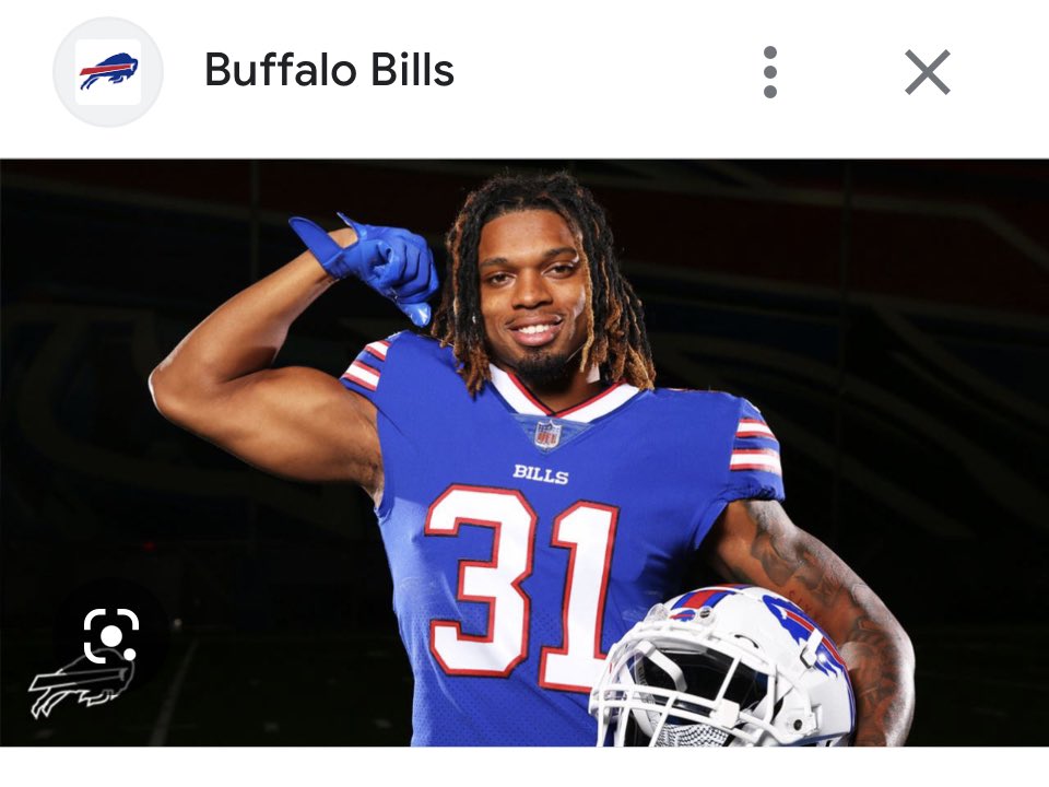 Cindeerella16's tweet photo. #DamarHamlin #BuffaloBills needs immediate prayers! 🙏🏻🙏🏻❤️❤️🙏🏻🙏🏻 https://t.co/WeFfdd5aMP
