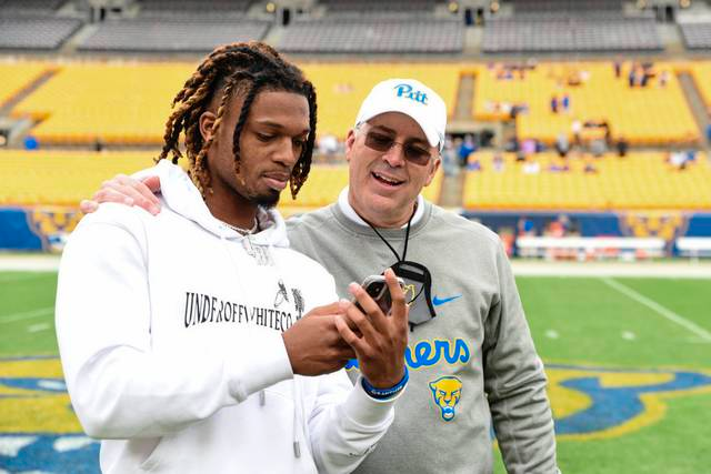 please pray for Damar Hamlin 😔❤️