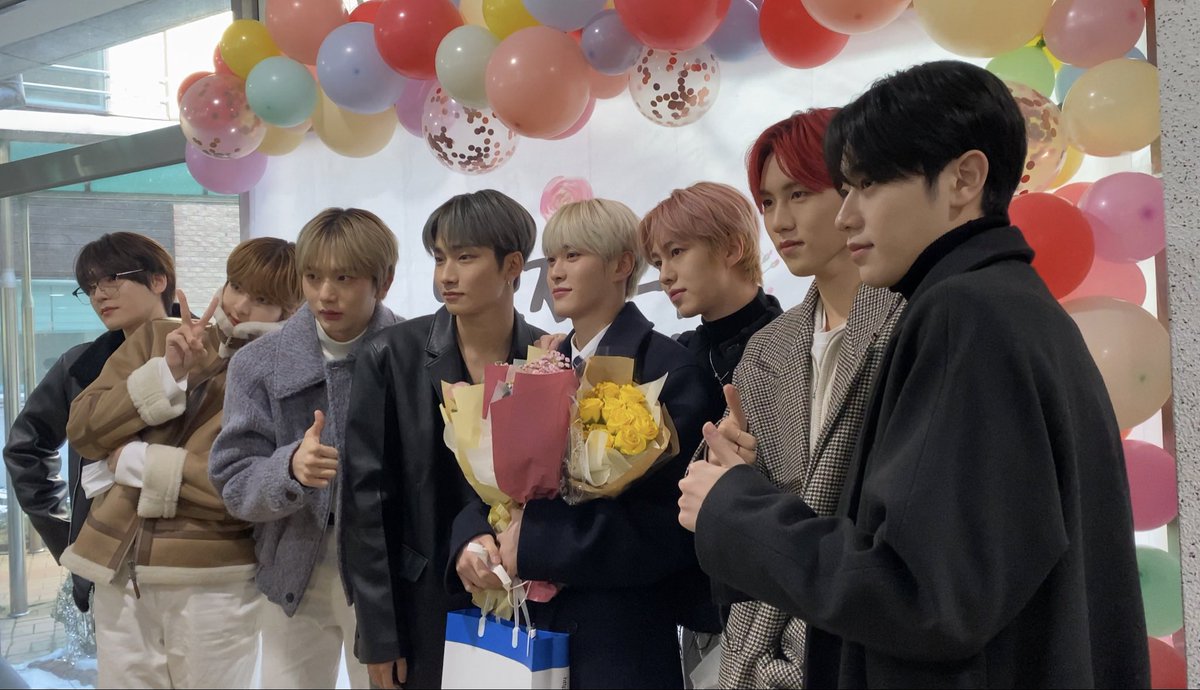 아민이 졸업 축하해주러 왔어요 💐🥳