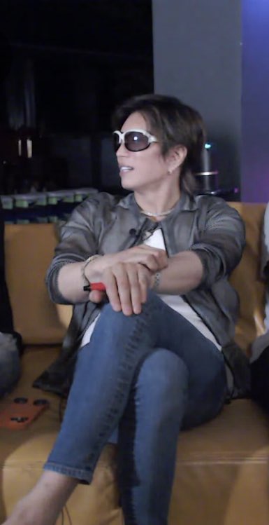 gacktology's tweet photo. gackt sits https://t.co/zJKni8dwnX