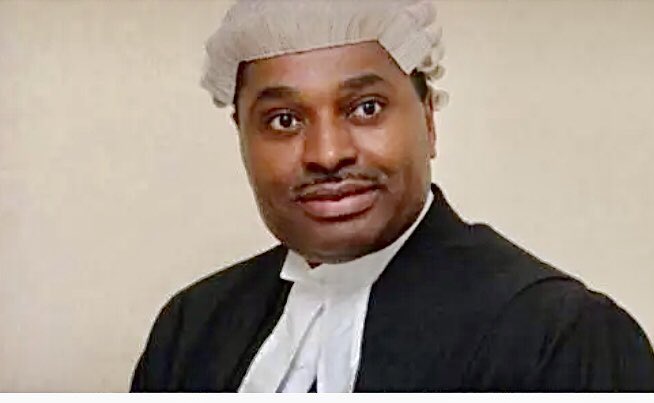 AreaFada1's tweet photo. Atiku and Tinubu are the "emi lokans" (it is my turn) 
but Peter Obi is "awa lokan" (our turn), says LP presidential campaign spokesman Kenneth Okonkwo. 

Agree? https://t.co/QdfM4jQACA