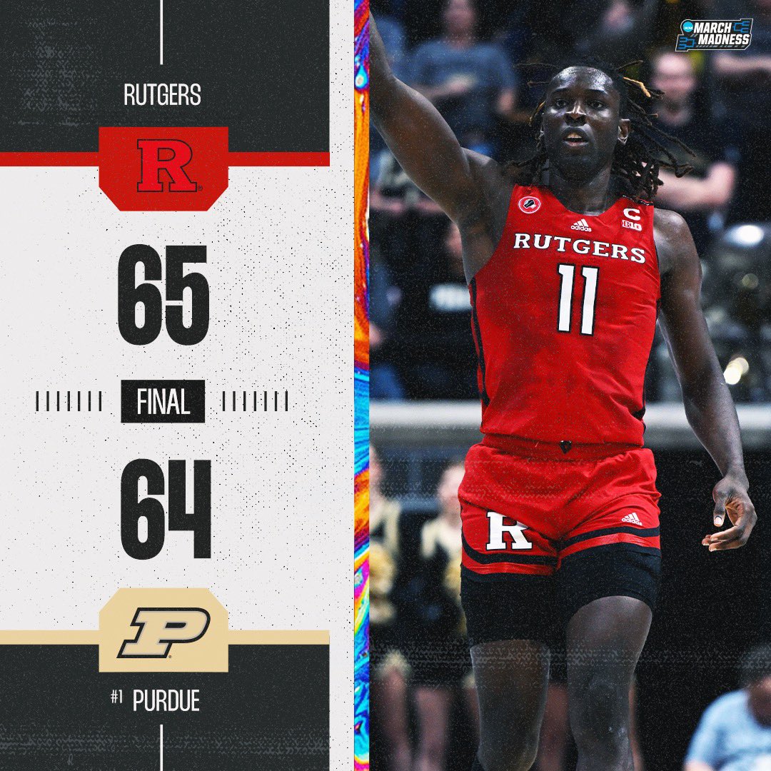 MarchMadnessMBB's tweet photo. RUTGERS SHOCKS NO. 1 PURDUE 😱

The Scarlet Knights hit the go-ahead bucket with 14 seconds to go to knock off the Boilermakers 🔥 https://t.co/04fOshI9hv