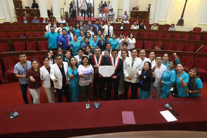 HSCyET1's tweet photo. Sra. PRESIDENTA @DinaErcilia los CAS INDETERMINADOS de ESSALUD pedimos Firme la AUTOGRAFA PL 2307, el Cambio de DL 1057 al DL 728; Porque somos los HEROES de esta pandemia @EsSaludPeru @presidenciaperu @pcmperu @MTPE_Peru @sinassc728 @Edgarciab @AlbertoOtarolaP #CasA728EnEssalud https://t.co/UGBmaazqBq