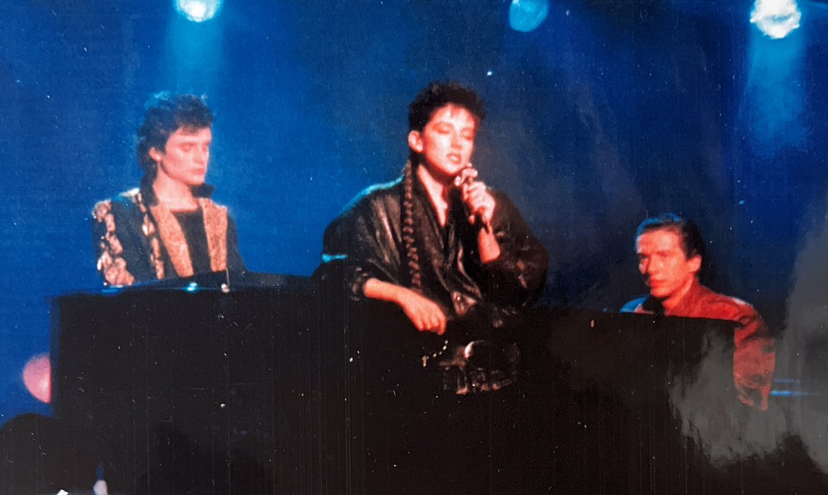cadarohe's tweet photo. @Ana_Torroja uno de tus más grandes fans y amigos Albert Rojas (mi Primo) dejo 4 albums con friso como estás que quisiera poder hacerte llegar. Escríbeme en DM? https://t.co/ulkmumijDv