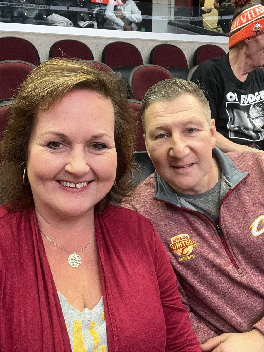 lisadobransky's tweet photo. GO CAVS! #LetEmKnow https://t.co/6Oi9buK0Px