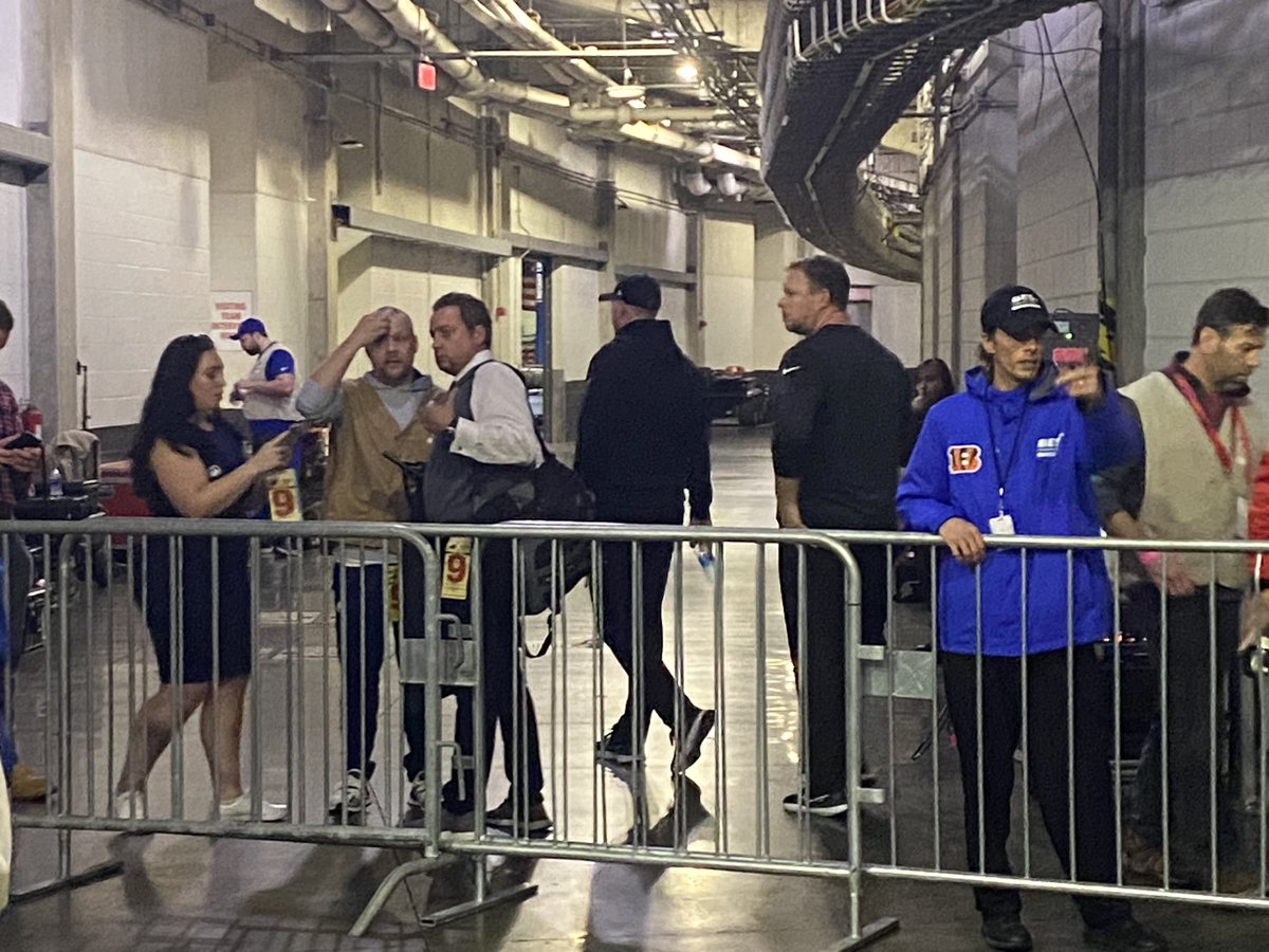 #Bengals head coach Zac Taylor just walked to the Bills locker room area and is waiting outside.