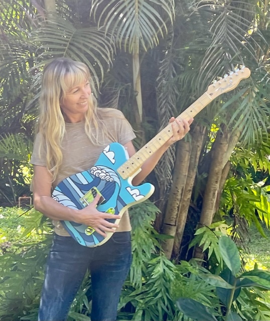 Fender （フェンダー） on Twitter "ハワイを代表するサーフアーティスト“ヘザー・ブラウン”のオリジナルアートを纏った