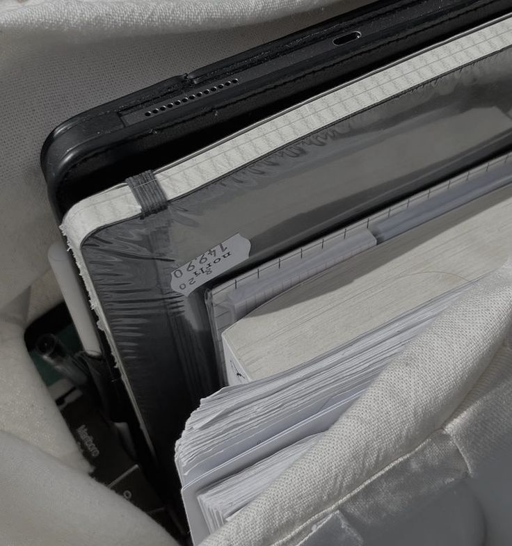 plutostudies's tweet image. 𓇢  2023 fix. #studytwt︱#studytwtbr ! 𔓘

       𓏔 lorena | ela/dela
       𓏔 2OO8 | pt-br
       𓏔 9° ano EF II | programação 
       𓏔 meta: focar mais nos estudos + estudar para o if.
  𔓕 marvel, stranger things, livros, bts, blackpink, lubatv e moda.

↻  ̸♡ = moots !!