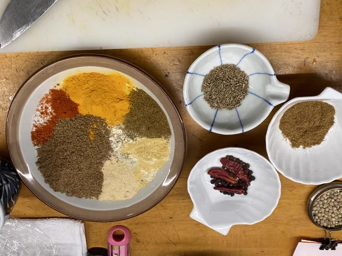 カレー作ってる 