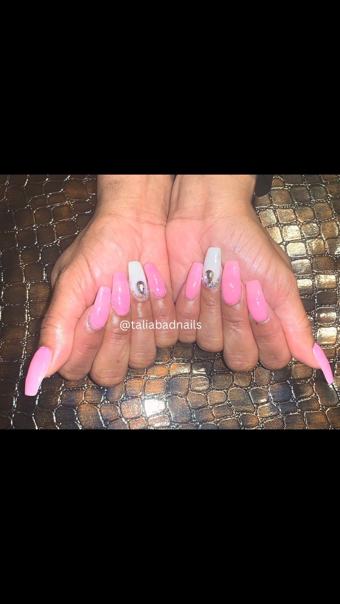 TaliaBadNails's tweet photo. My first set took 6 hours🥲thank you mom for being patient🫶🏽 https://t.co/7zLhuxpu9G