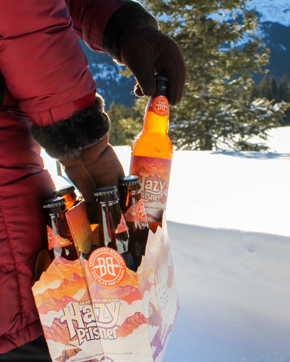 BreckBrew's tweet image. Pick up something 😋 for the New Year. Our Hazy Pilsner. 

Inspired by cloudy springtime sun gleaming off the Rockies, Hazy pilsner is pale straw in color with notable haze. 

Dry-hopped Saaz and Willamette hops bring bright citrus, spice and faint malty aromas.

#breckbrew