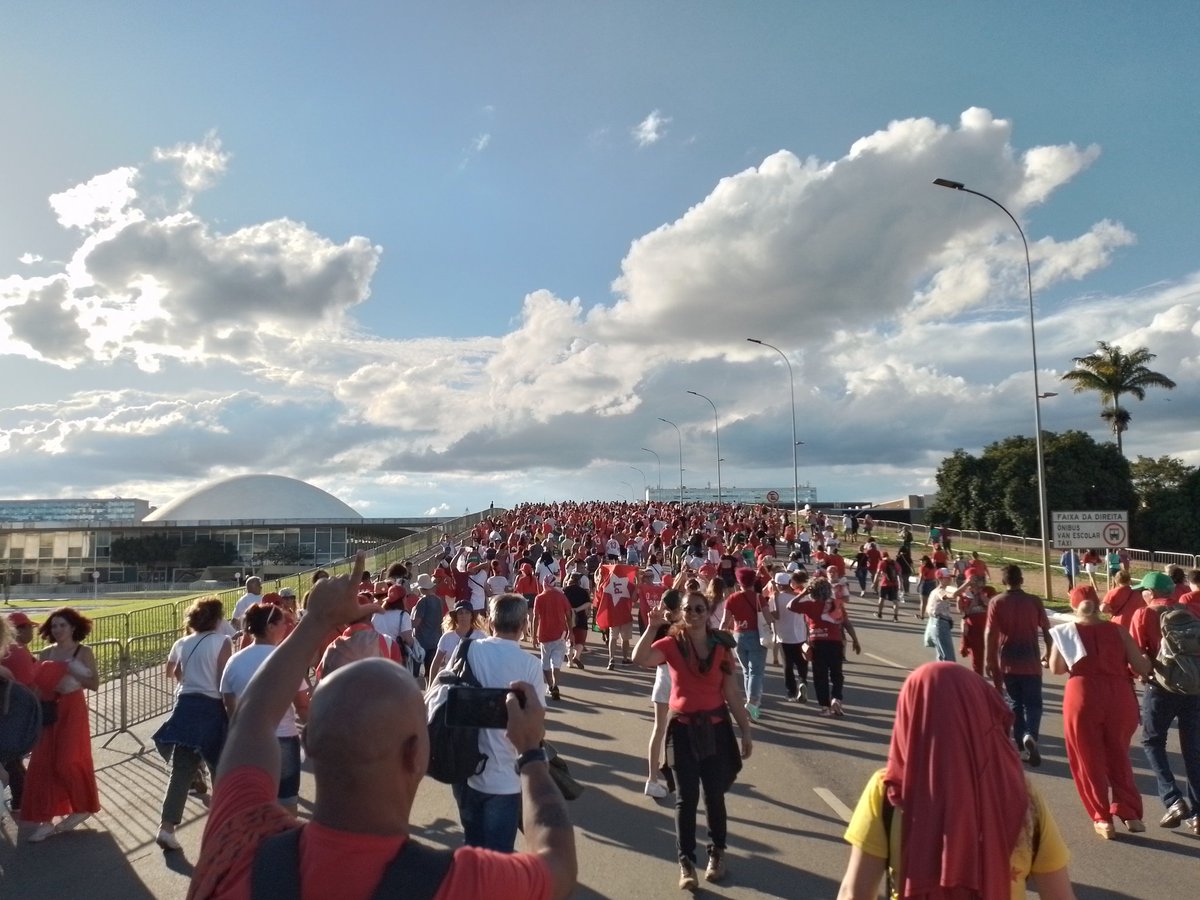 PedroAlonso1980's tweet photo. Momento histórico! Brasília ficou pequena pra gente!
#PosseDoLula #PosseLula https://t.co/F2xlMJ6Qjt