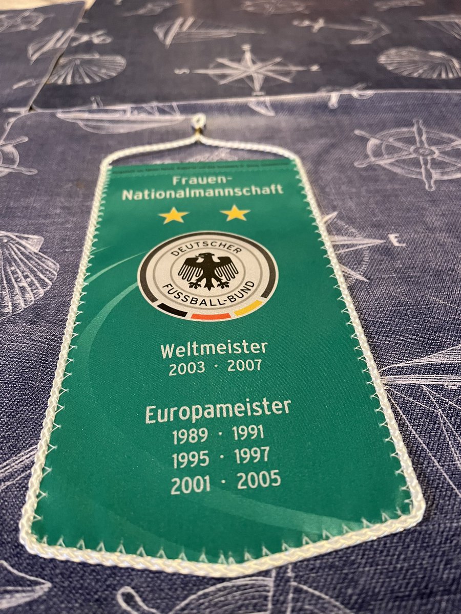 kVDB10's tweet image. Nouveau Fanion dans ma collection Equipe nationale allemande championne du monde 2007 + dédicace 🇩🇪 #wcdm