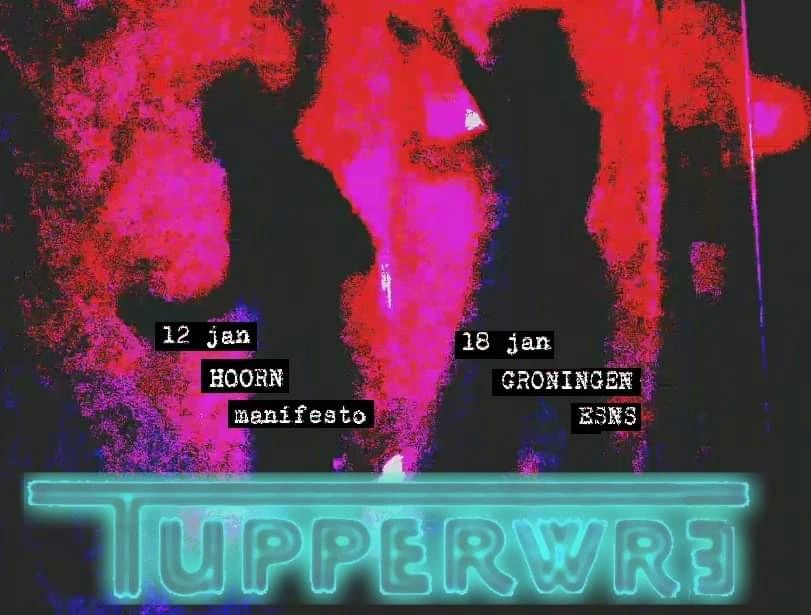 Tupperwar3B's tweet photo. En pak aan! Twee onwijs leuke gigs in het nabije verschiet. Helaas nog zonder Bas, maar supersub Irving Hyntle doet de zon schijnen, sterren flonkeren en watervallen klateren. Fluitend naar de oefenruimte en zingend er weer uit. Er mag weer gelachen worden! @esns @PinguinRadio https://t.co/gDihskDCYS