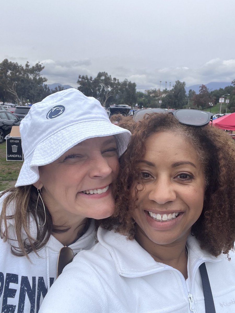 malbecgal's tweet photo. Rose Bowl reunion #rosebowl #AU #whiteout #pennstate #weare https://t.co/z9gZBbWjoi