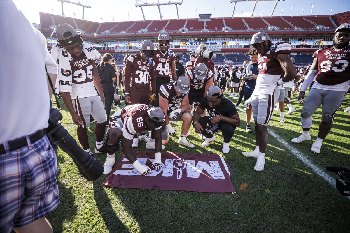 HailStateFB's tweet photo. For Coach 🏴‍☠️ https://t.co/WOYFbHwjDl