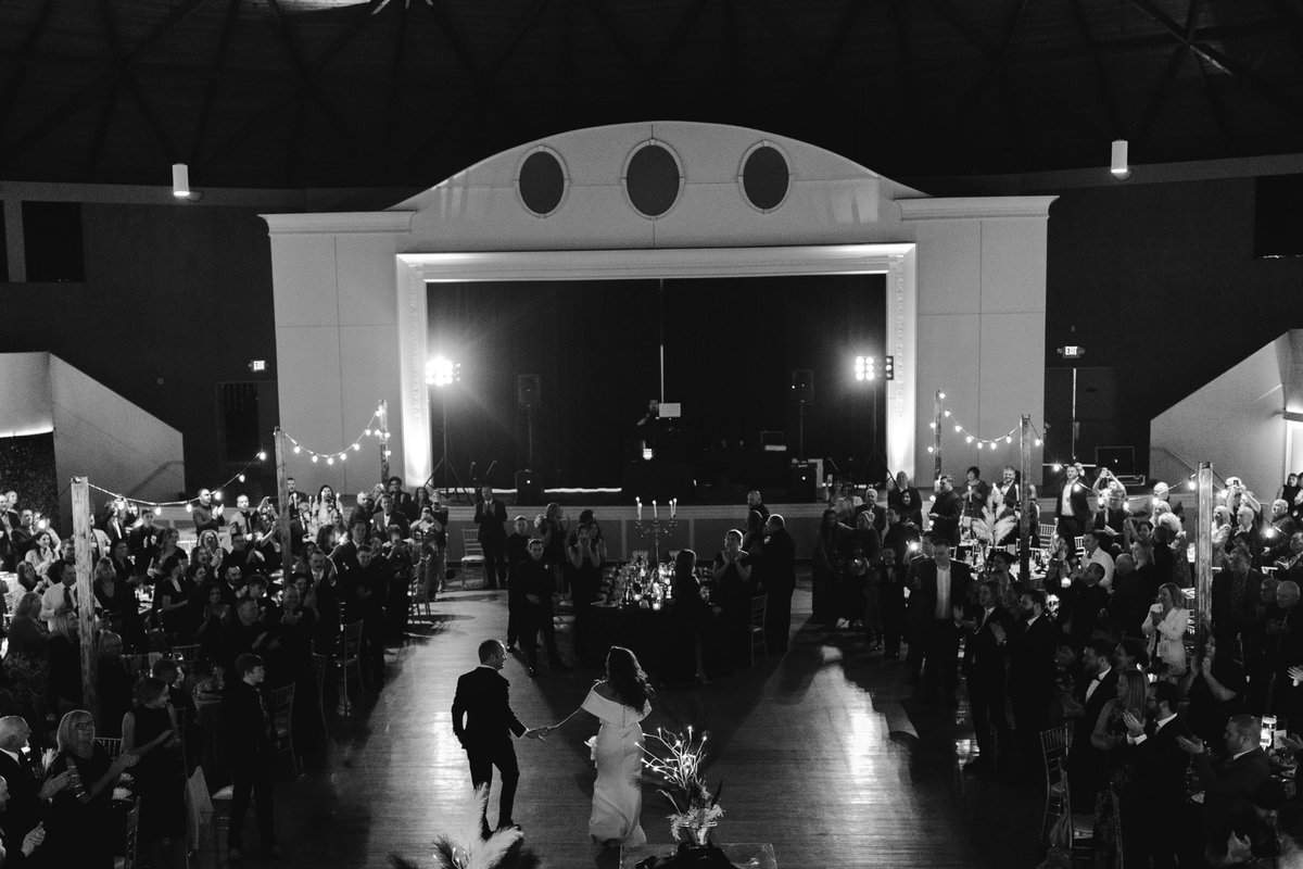 savncheese's tweet photo. NYE weddings are just a different kind of magic 🥹✨ https://t.co/cMH5ifySYK