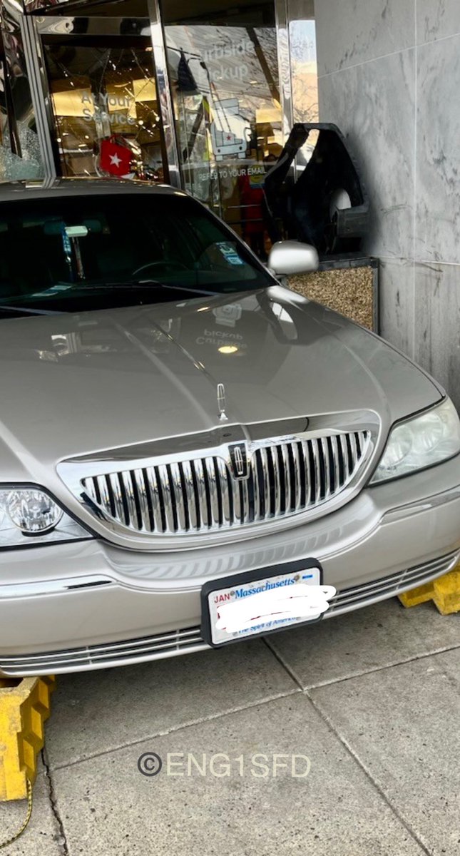 DAMIAN DRELLA on Twitter "Saugus MA, 2pm a car lost control and