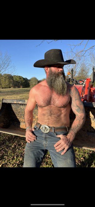 #warmwinter #countryboy #countrybear https://t.co/K39aCwcIFY