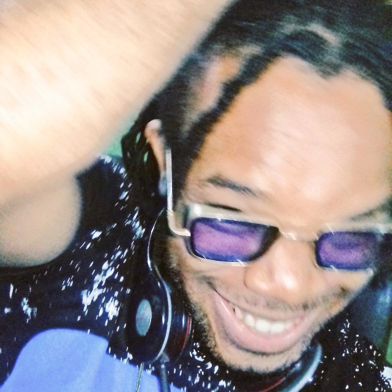 KhingSIMEO's tweet image. When you are told that the Banana isn't ripe yet, believe it and don't go around pressing and eating Teenage Bananas, be warned! #Welcome2023 #KhingSIMEO