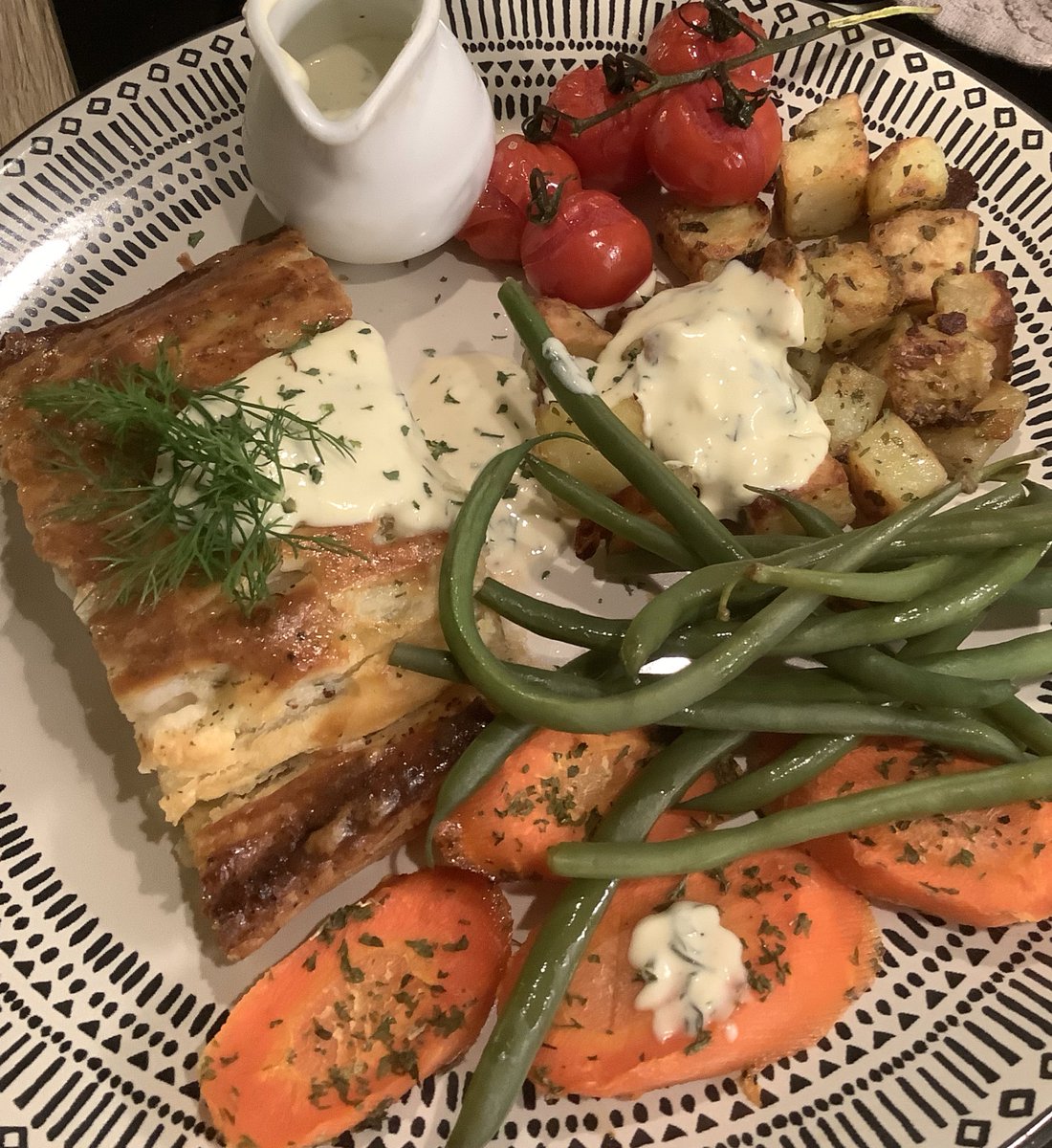 WildlifeTweeter's tweet photo. Nice tea tonight. 😍
As usual I’ve been doing a bit creative cooking 🧑🍳
Homemade Salmon wellington with parmentier potatoes and a homemade creamy dill sauce. Very nice grub. #food #foodie #stilleating #Food https://t.co/Ke5SewDUbg