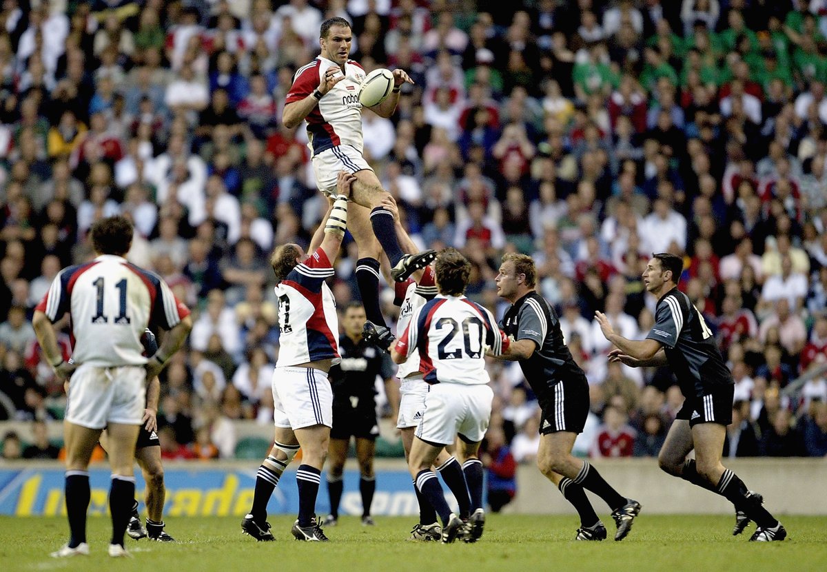 Rugbyworldmag's tweet photo. In 2005, a Martin Johnson XV played a Jonah Lomu XV. 
It ended 33-29 to Johnson's side. What do you make of the teams?! https://t.co/PdDuWxABbi