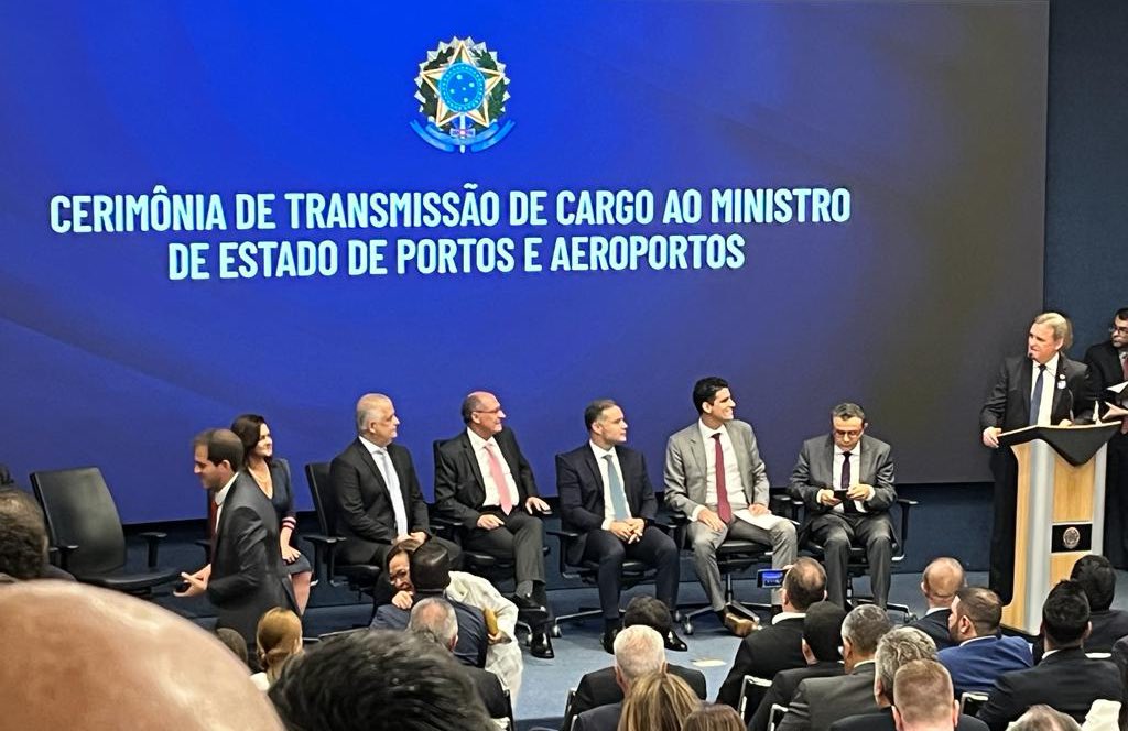 Prestigiando a posse do amigo @marciofrancasp como Ministro de Portos e Aeroportos. Desejo sucesso na importante missão.