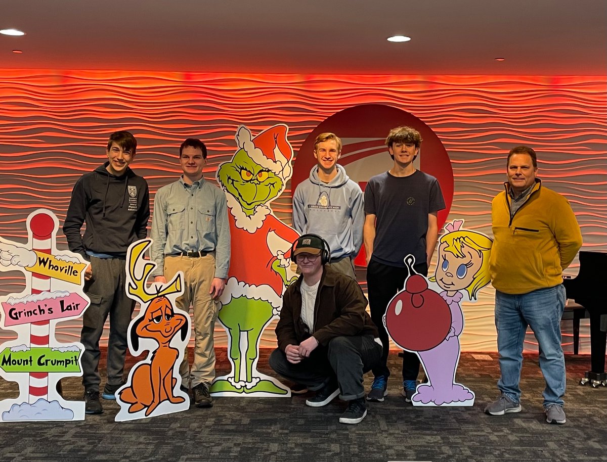 SLUHGlobalEd's tweet photo. Busy day for SLUH Global Ed! This morning, 10 Srs left for a month of service in Guatemala with Boys Hope Girls Hope, then 5 Srs departed for Poland to work with Ukrainian refugees, &amp; 2 Srs just took off for Jordan to work with JRS. Grinch was impressed! Where can SLUH take you? https://t.co/LyfrtRZ066