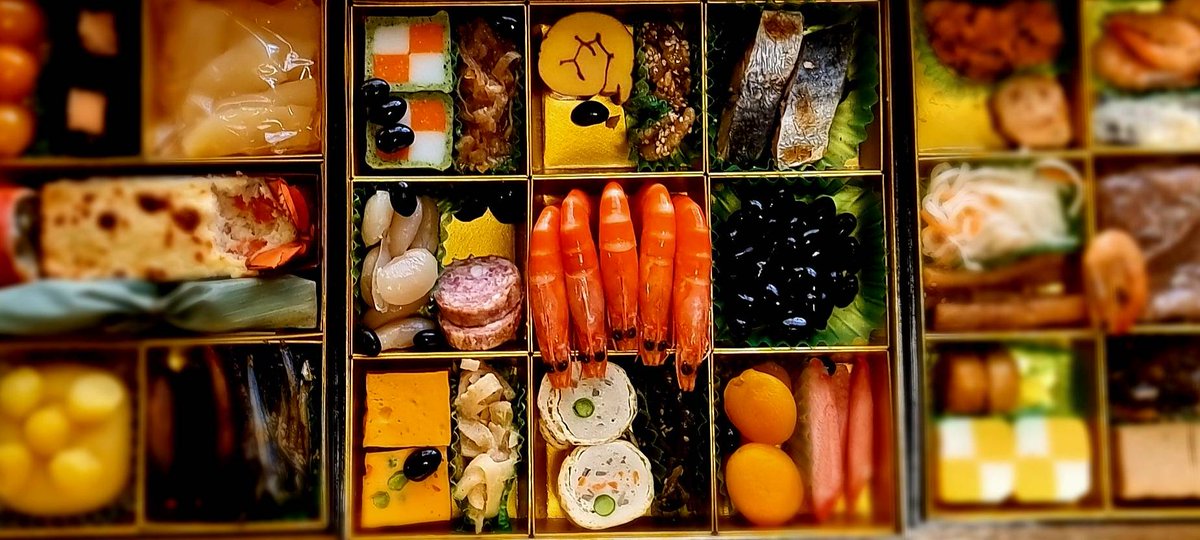 1 Jan 2023
明けましておめでとうございます❗
元旦は両親、親類とお節料理
Selamat Tahun Baru!
Saya makan hidangan Tahun Baru Jepang hari ini di Hari Tahun Baru, dengan orang tuaku dan saudaraku.
I ate Japanese New Year's dishes today on New Year's Day, with my parents and my brother