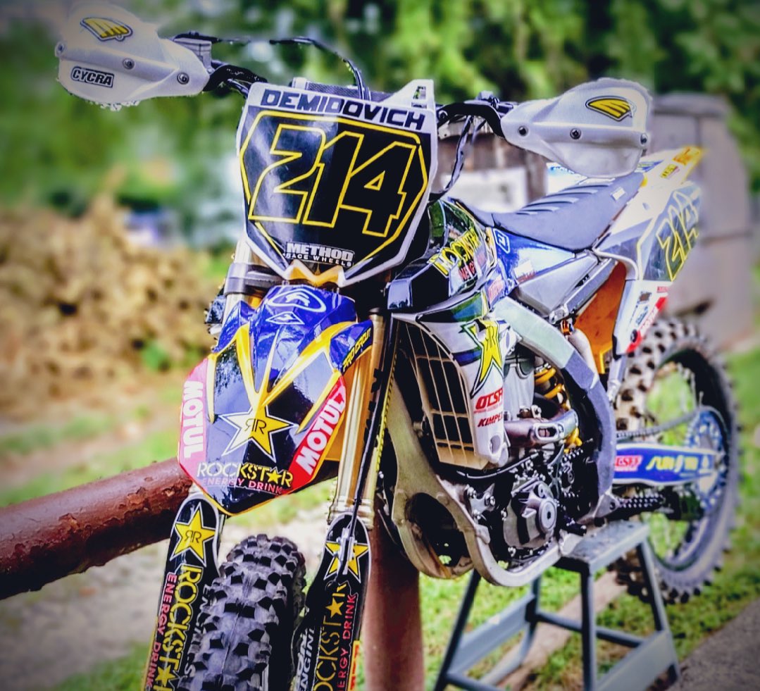 DEMOH423's tweet image. With this weather in the 50’s this week, I’ma have to break my steel pony out and let her get some air!! I think this bike turned out nice man, it’s a looker 4sho!! 🤣🤙#Yamaha #yzf450 #4stroke #dirtscooter #racerx #Demo423
