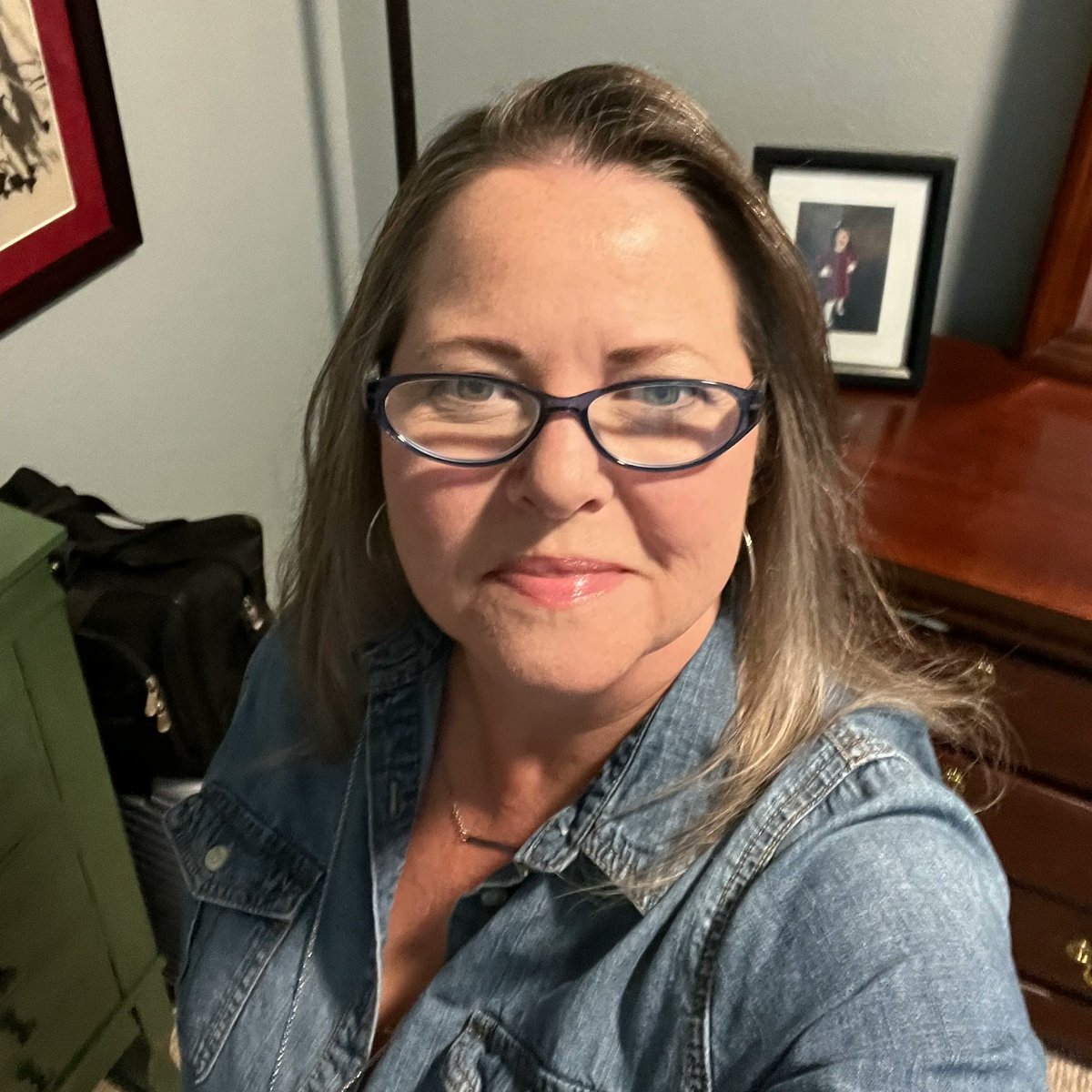 Mathcutups's tweet image. I&apos;m Kelli &amp;amp; I&apos;m the face behind Math Cut Ups. 
I am a 1-woman small business trying to offer big support to #mathteachers. But there&apos;s a lot more to me than just #mathactivities.

I am a proud mom &amp;amp; wife. 👨‍👩‍👧 
I am a gardener. 🌱 
I love puzzles and penguins and red wine.  🧩🐧🍷